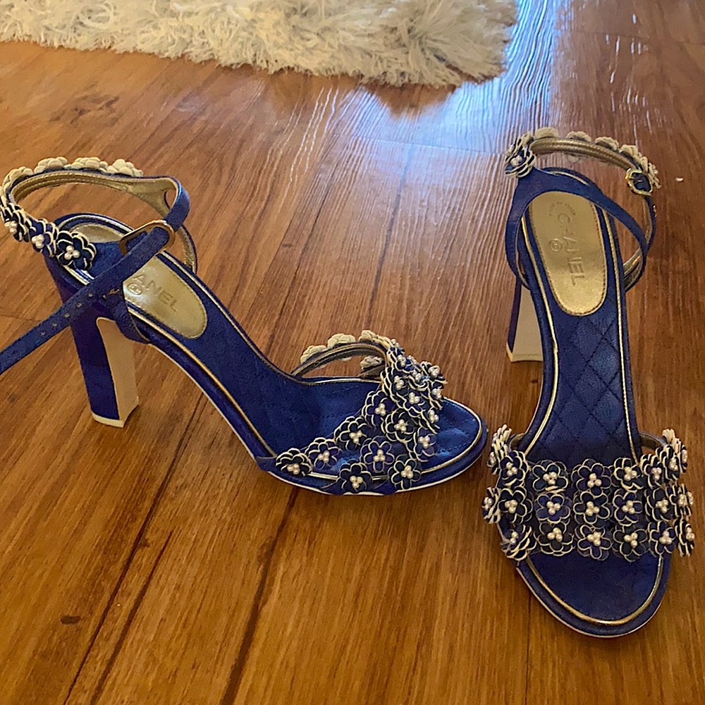 Chanel sandals size 39/US8.5 worn a few ti…
